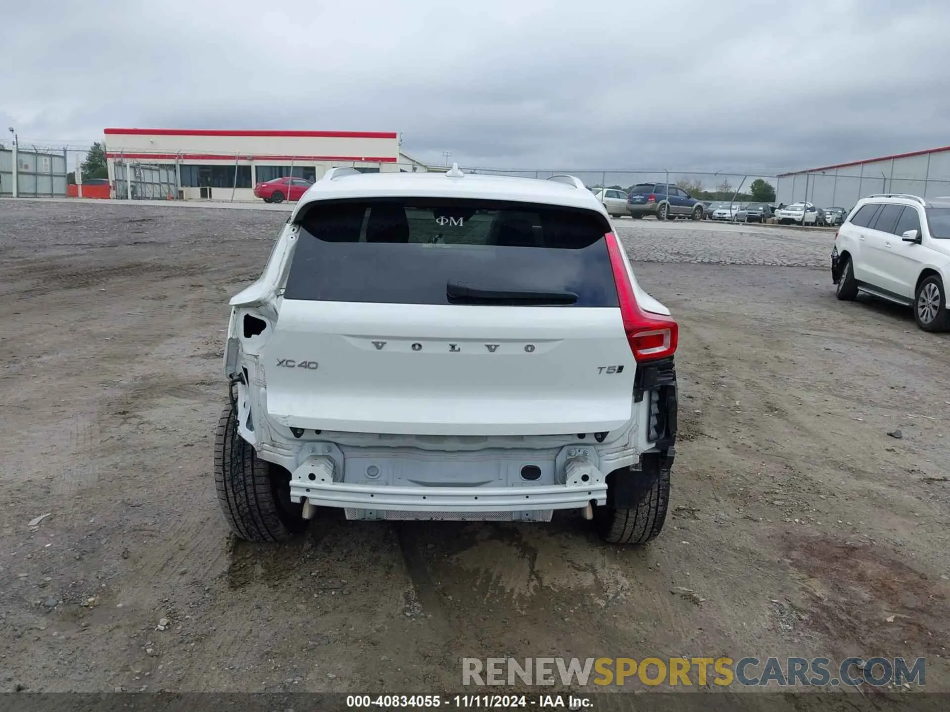 17 Photograph of a damaged car YV4162UK9L2343082 VOLVO XC40 2020