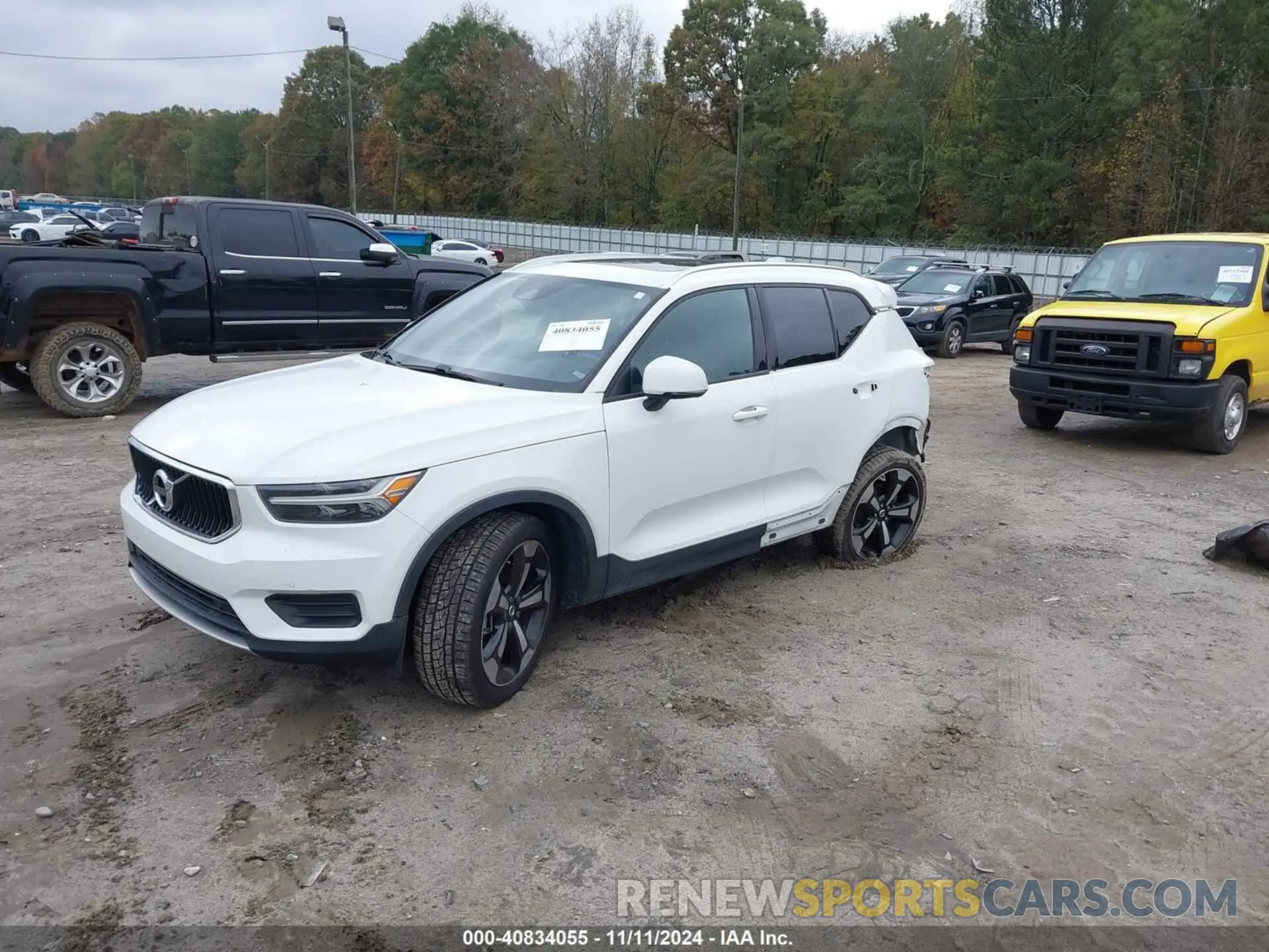 2 Photograph of a damaged car YV4162UK9L2343082 VOLVO XC40 2020