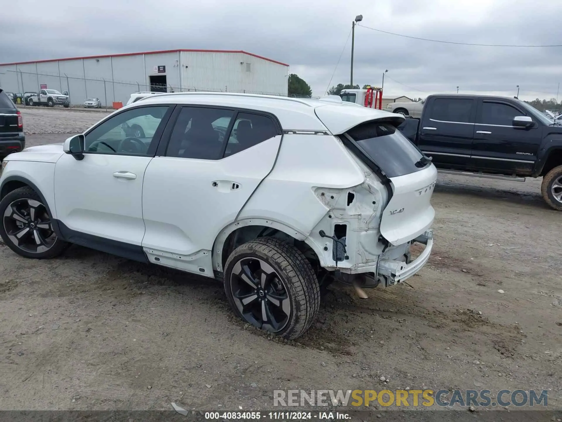 6 Photograph of a damaged car YV4162UK9L2343082 VOLVO XC40 2020