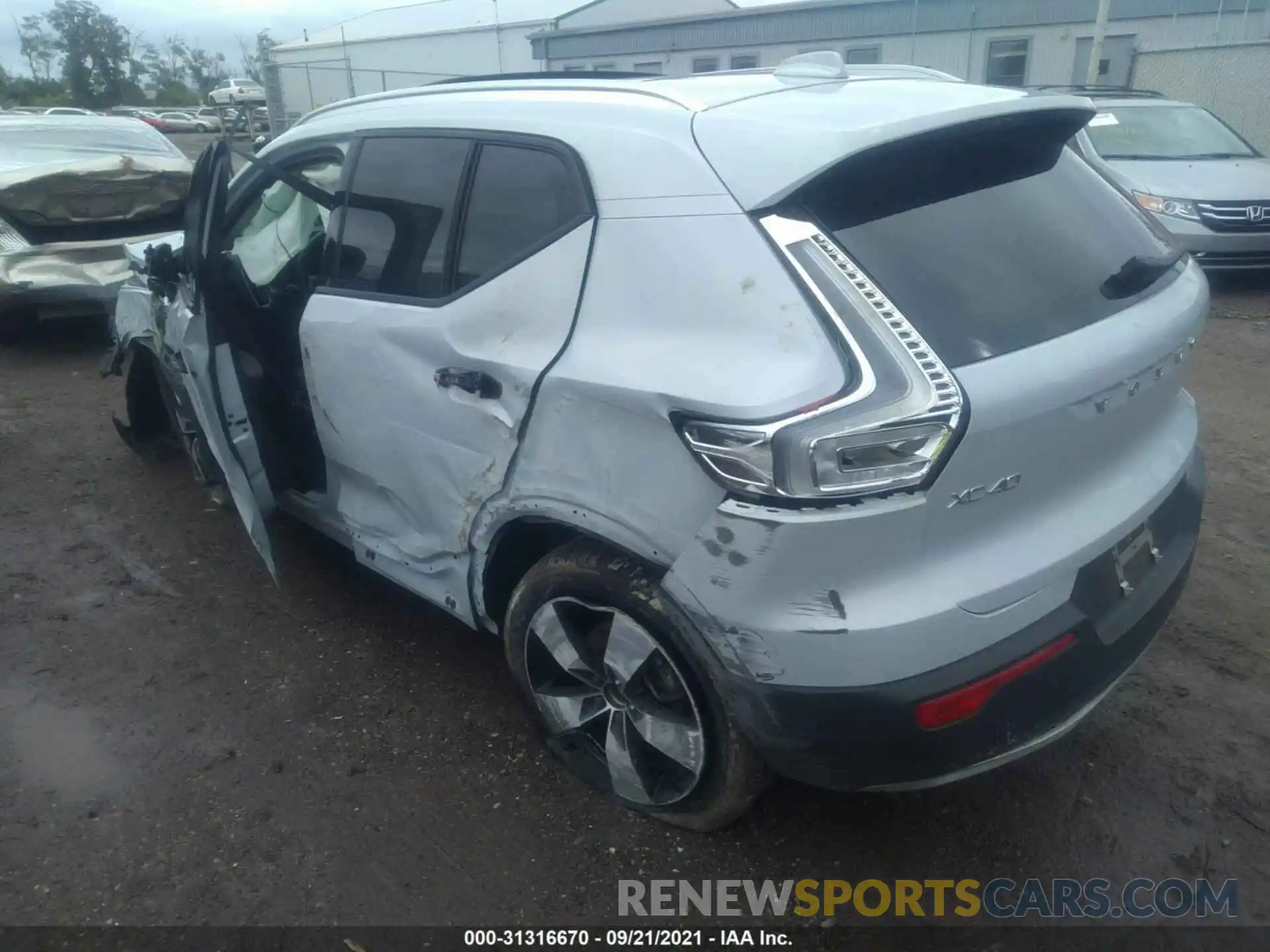 3 Photograph of a damaged car YV4162UKXL2253438 VOLVO XC40 2020