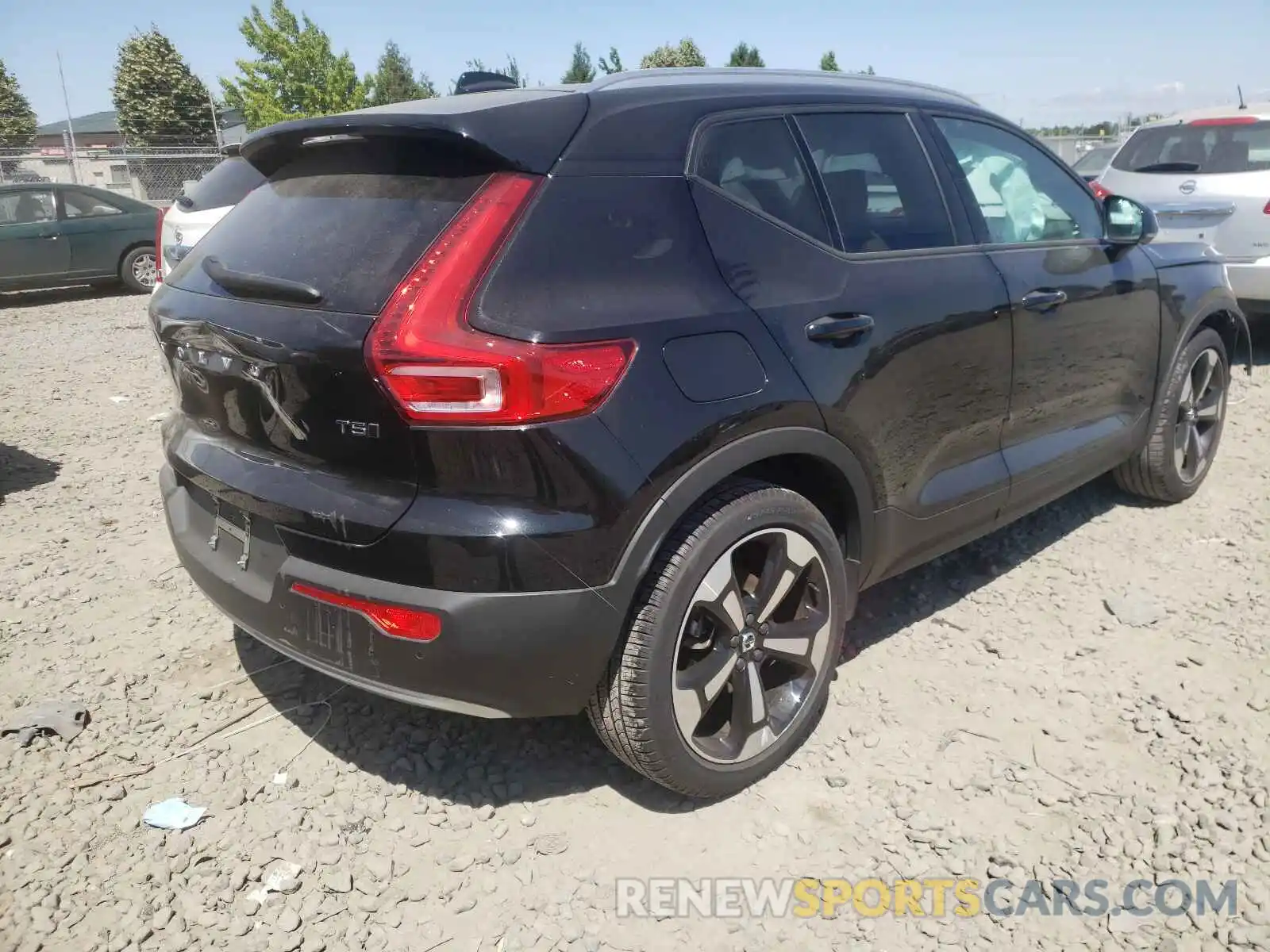 4 Photograph of a damaged car YV4162UKXL2298895 VOLVO XC40 2020