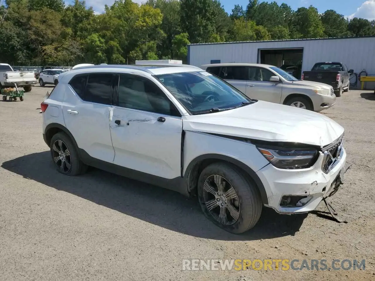 4 Photograph of a damaged car YV4162UL0L2233904 VOLVO XC40 2020
