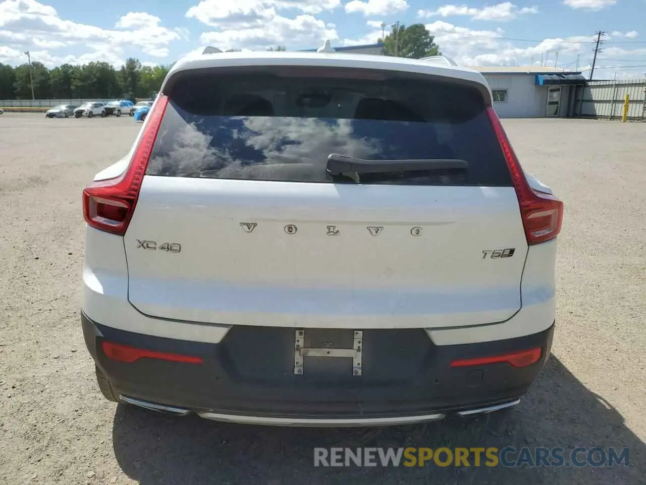 6 Photograph of a damaged car YV4162UL0L2233904 VOLVO XC40 2020