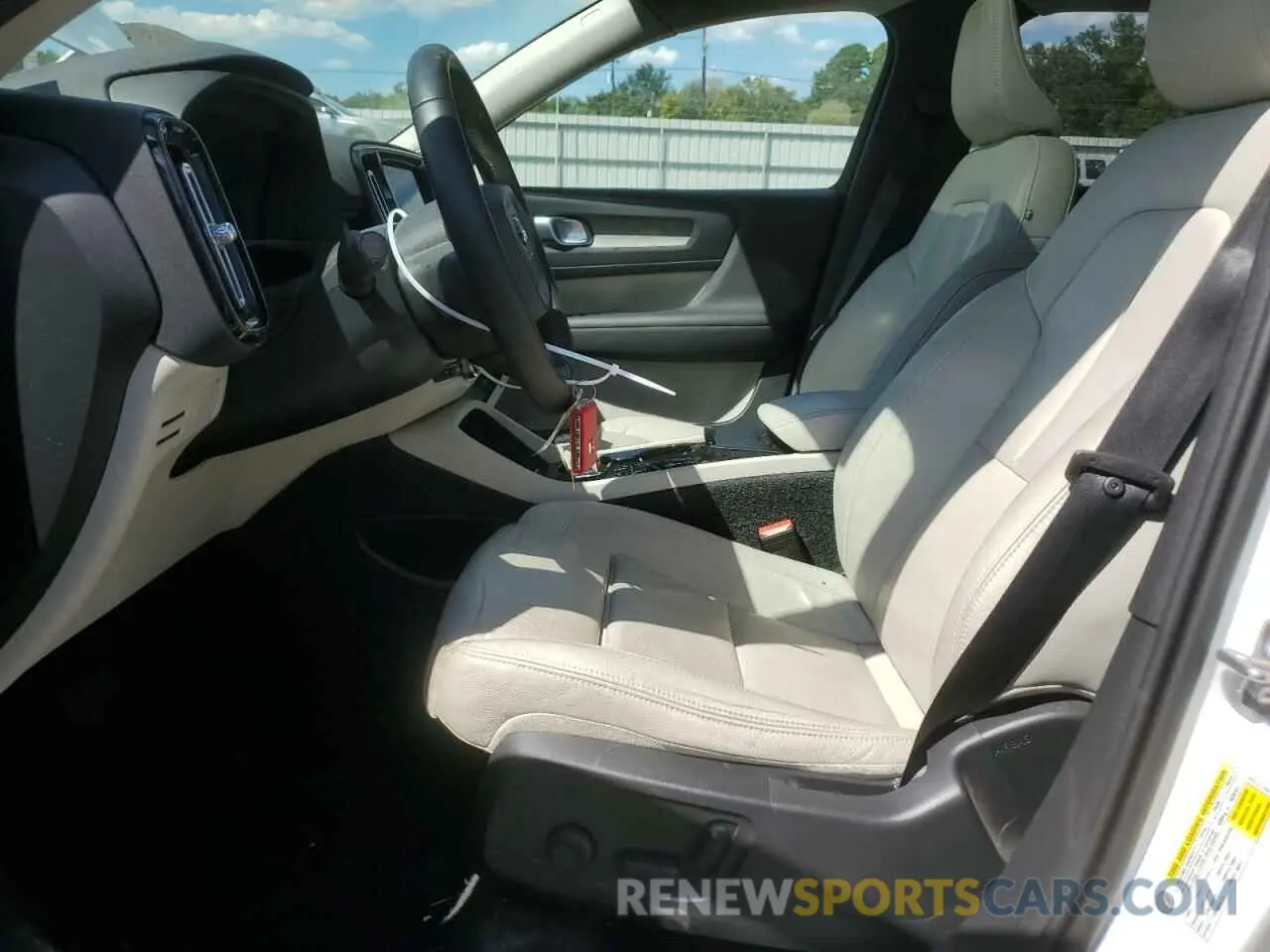 7 Photograph of a damaged car YV4162UL0L2233904 VOLVO XC40 2020