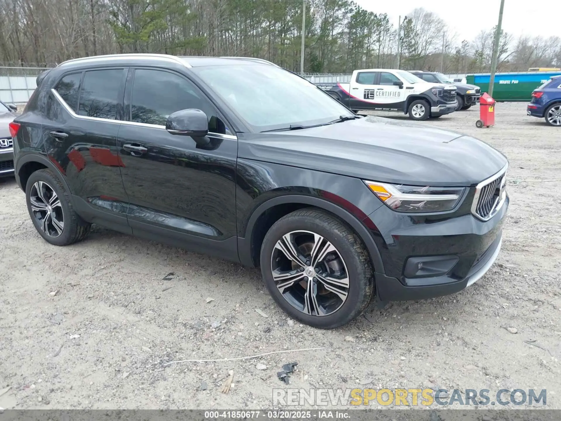 1 Photograph of a damaged car YV4162UL1L2262702 VOLVO XC40 2020