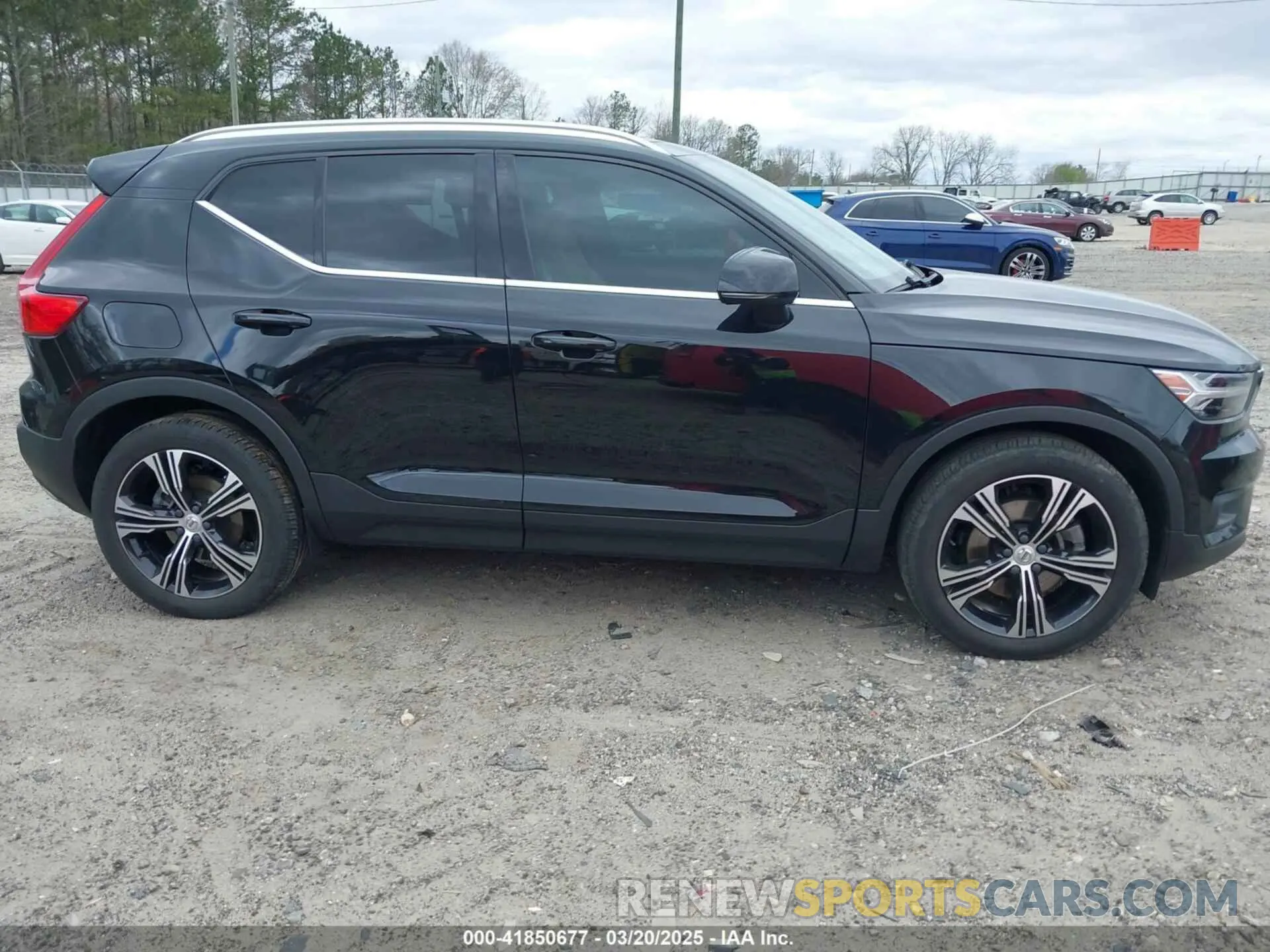 13 Photograph of a damaged car YV4162UL1L2262702 VOLVO XC40 2020