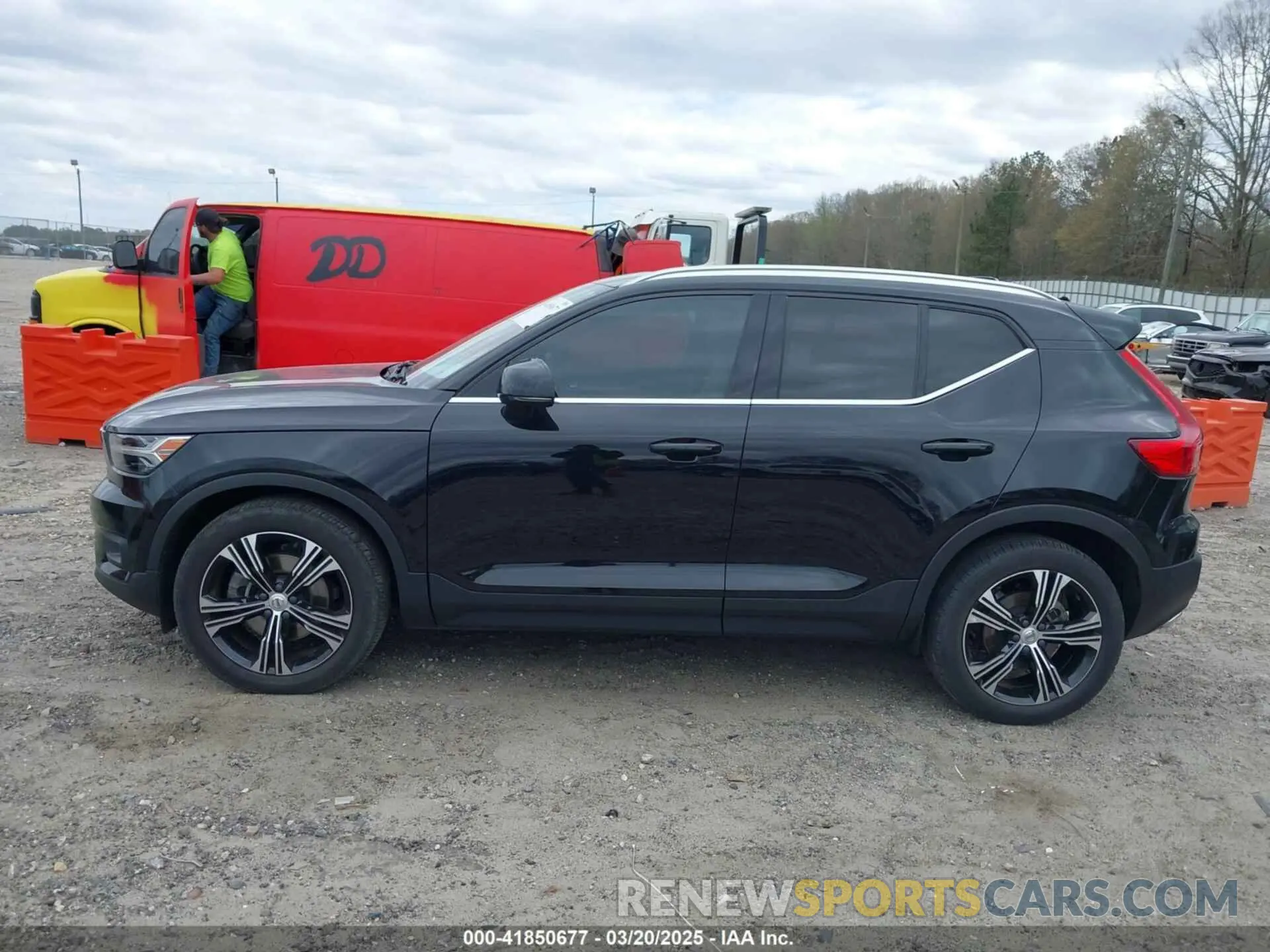 14 Photograph of a damaged car YV4162UL1L2262702 VOLVO XC40 2020