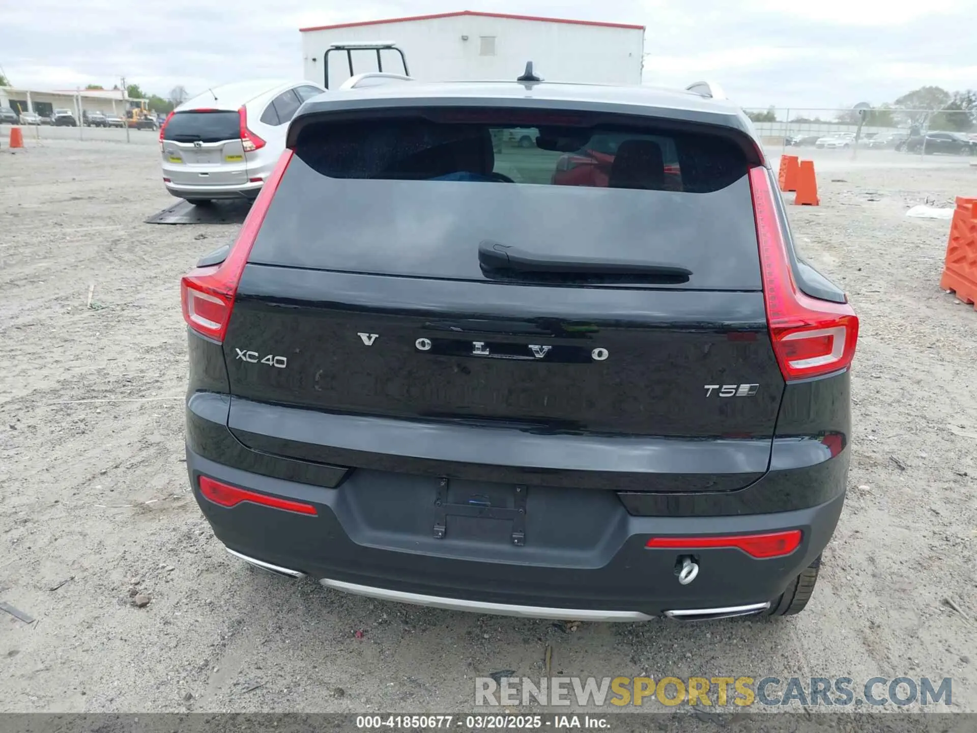 16 Photograph of a damaged car YV4162UL1L2262702 VOLVO XC40 2020