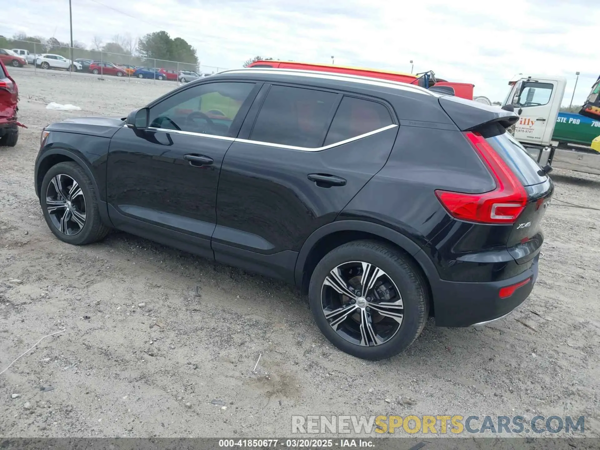 3 Photograph of a damaged car YV4162UL1L2262702 VOLVO XC40 2020
