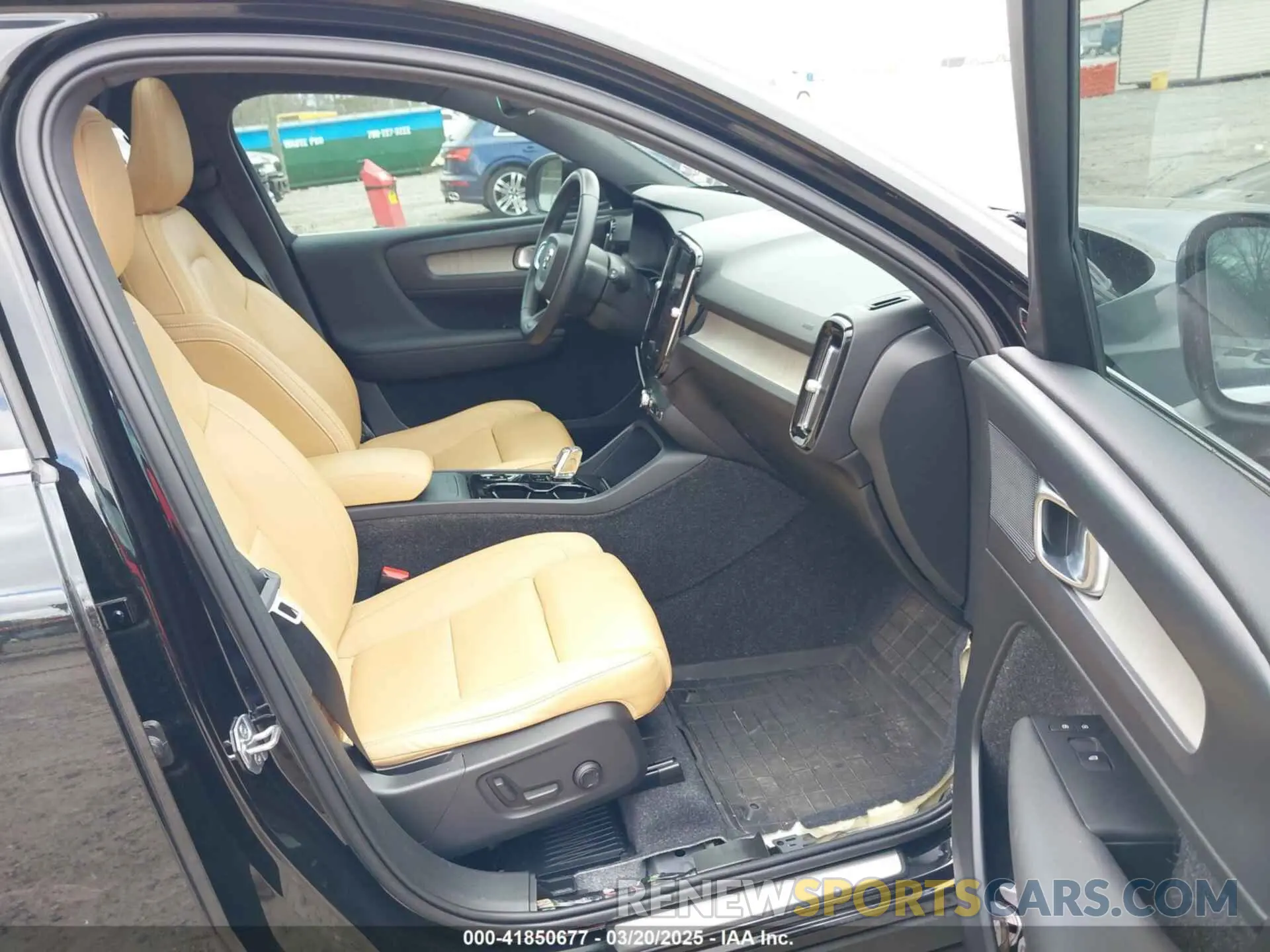 5 Photograph of a damaged car YV4162UL1L2262702 VOLVO XC40 2020