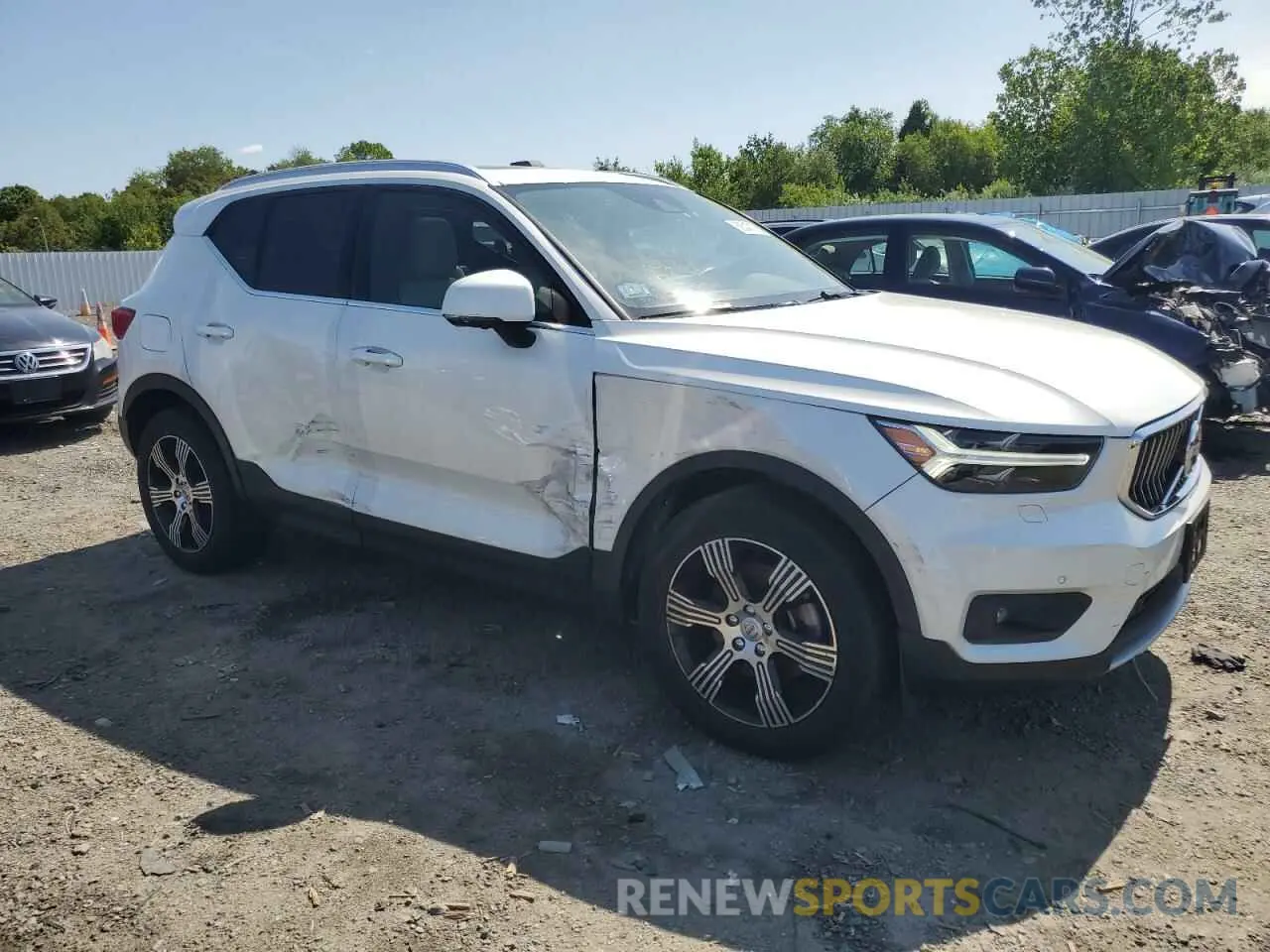4 Photograph of a damaged car YV4162UL1L2320498 VOLVO XC40 2020