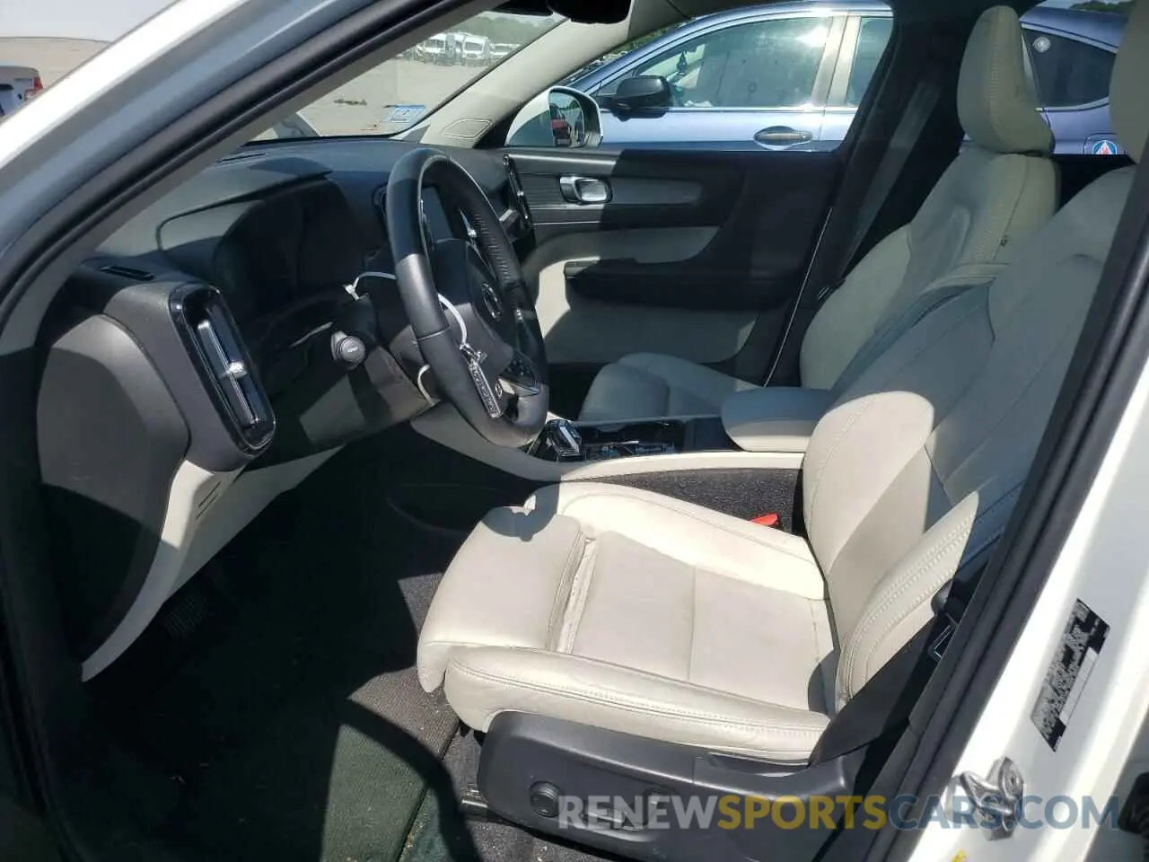 7 Photograph of a damaged car YV4162UL1L2320498 VOLVO XC40 2020