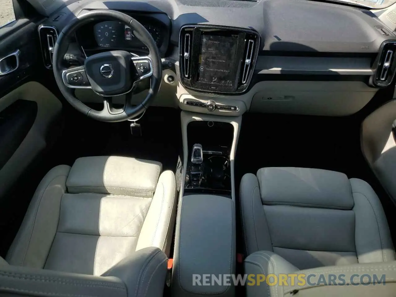 8 Photograph of a damaged car YV4162UL1L2320498 VOLVO XC40 2020