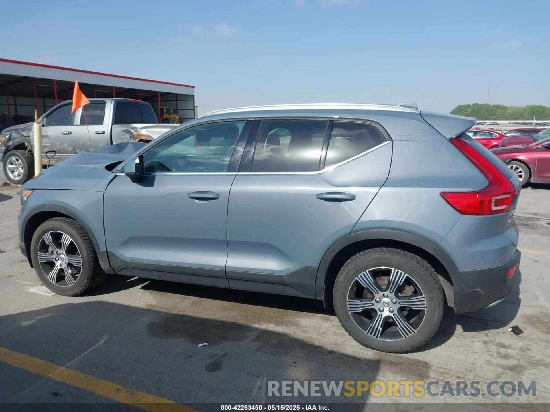 14 Photograph of a damaged car YV4162UL2L2306951 VOLVO XC40 2020