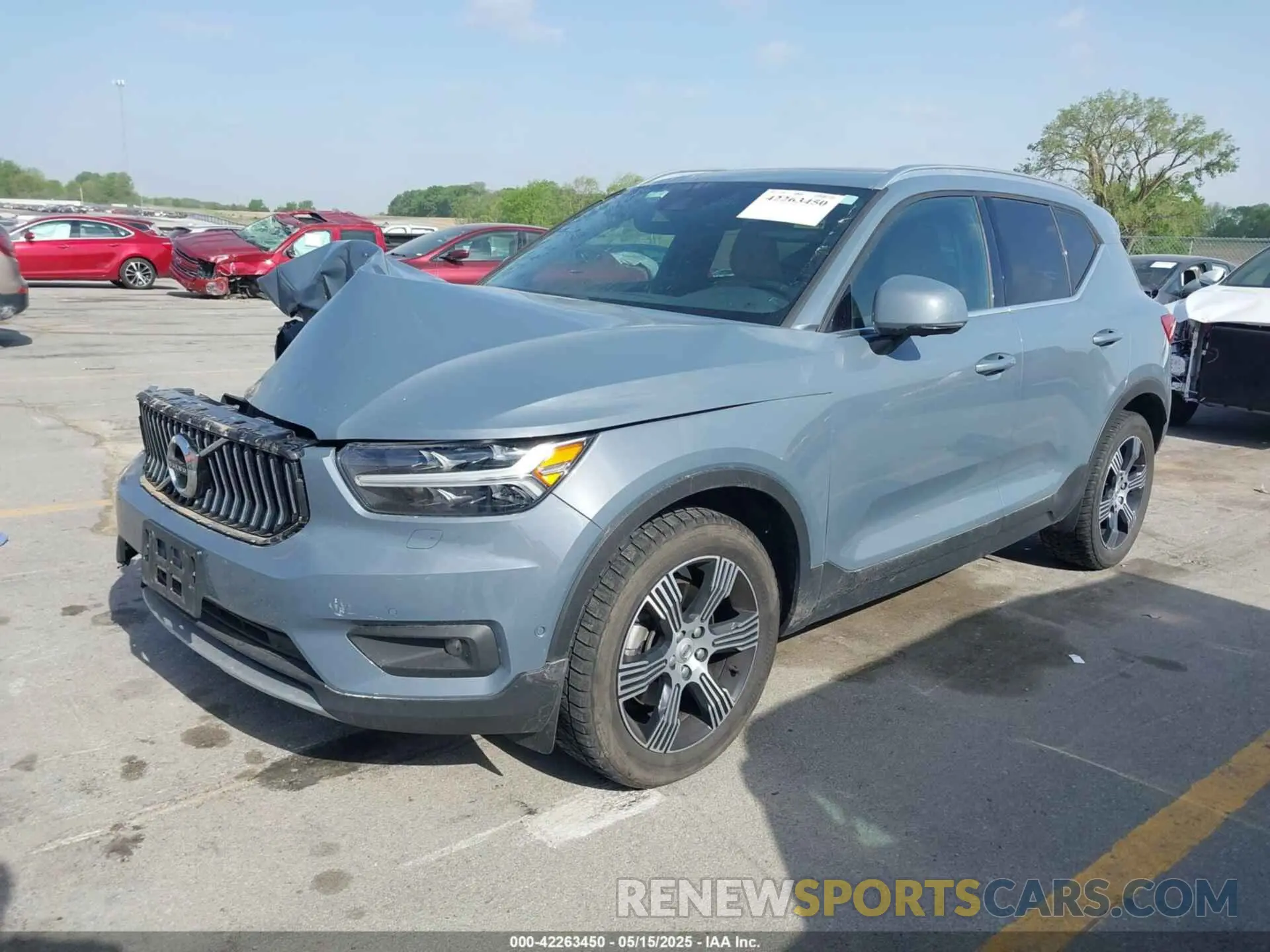 2 Photograph of a damaged car YV4162UL2L2306951 VOLVO XC40 2020