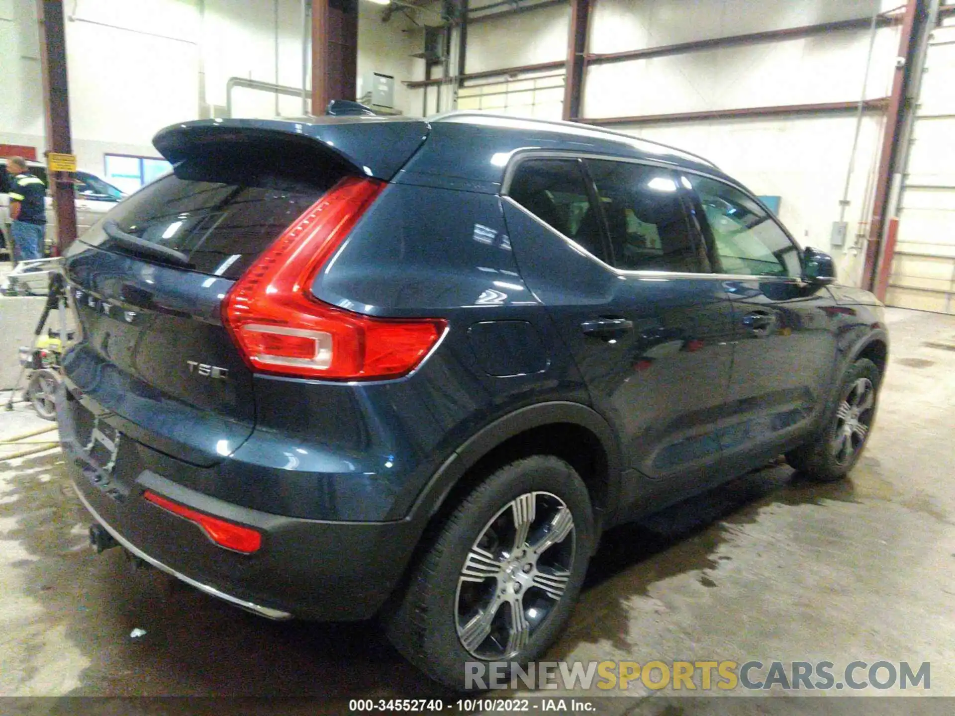 4 Photograph of a damaged car YV4162UL4L2205636 VOLVO XC40 2020