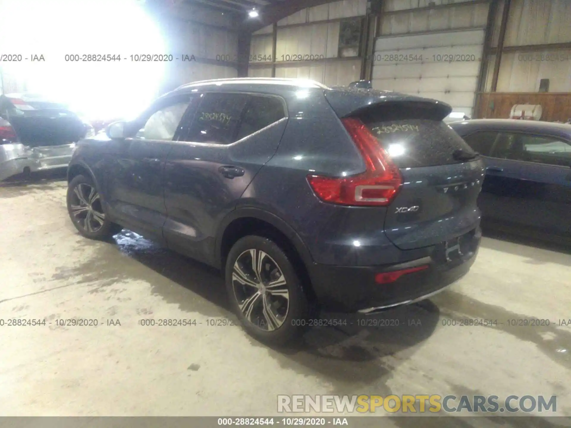 3 Photograph of a damaged car YV4162UL5L2209937 VOLVO XC40 2020