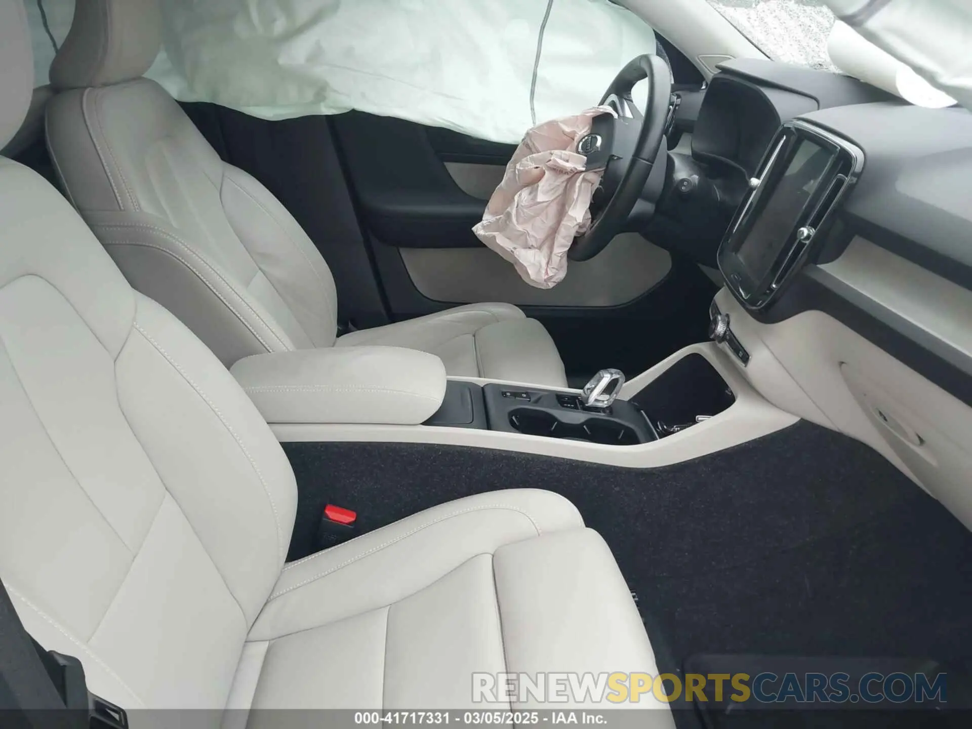 5 Photograph of a damaged car YV4162UL9L2264634 VOLVO XC40 2020
