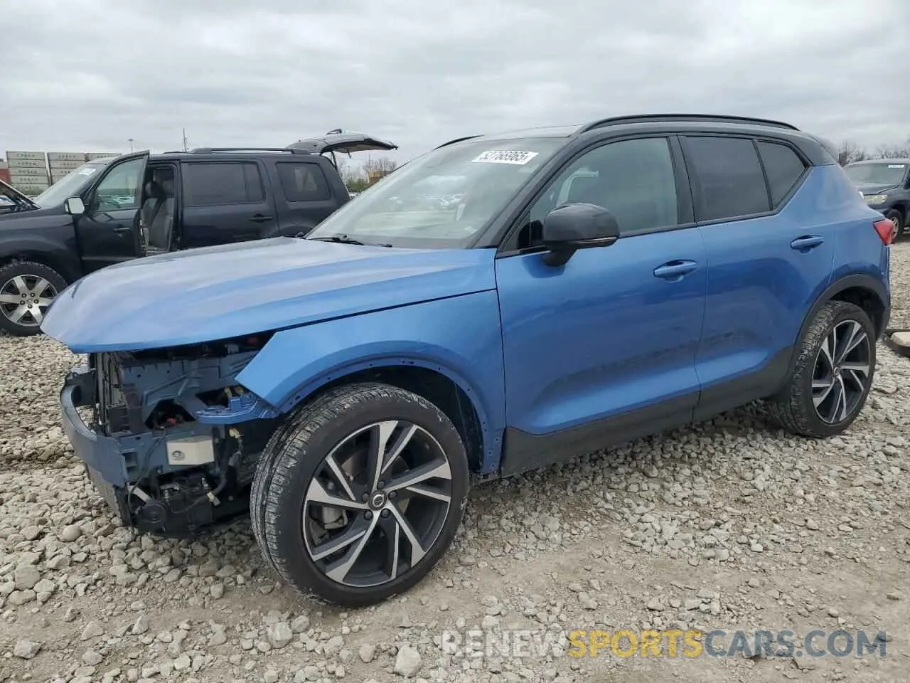 1 Photograph of a damaged car YV4162UM0L2307461 VOLVO XC40 2020