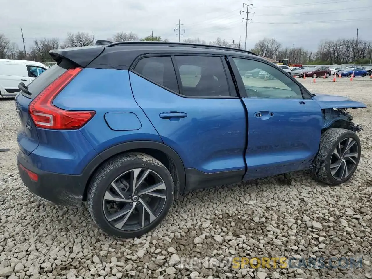 3 Photograph of a damaged car YV4162UM0L2307461 VOLVO XC40 2020