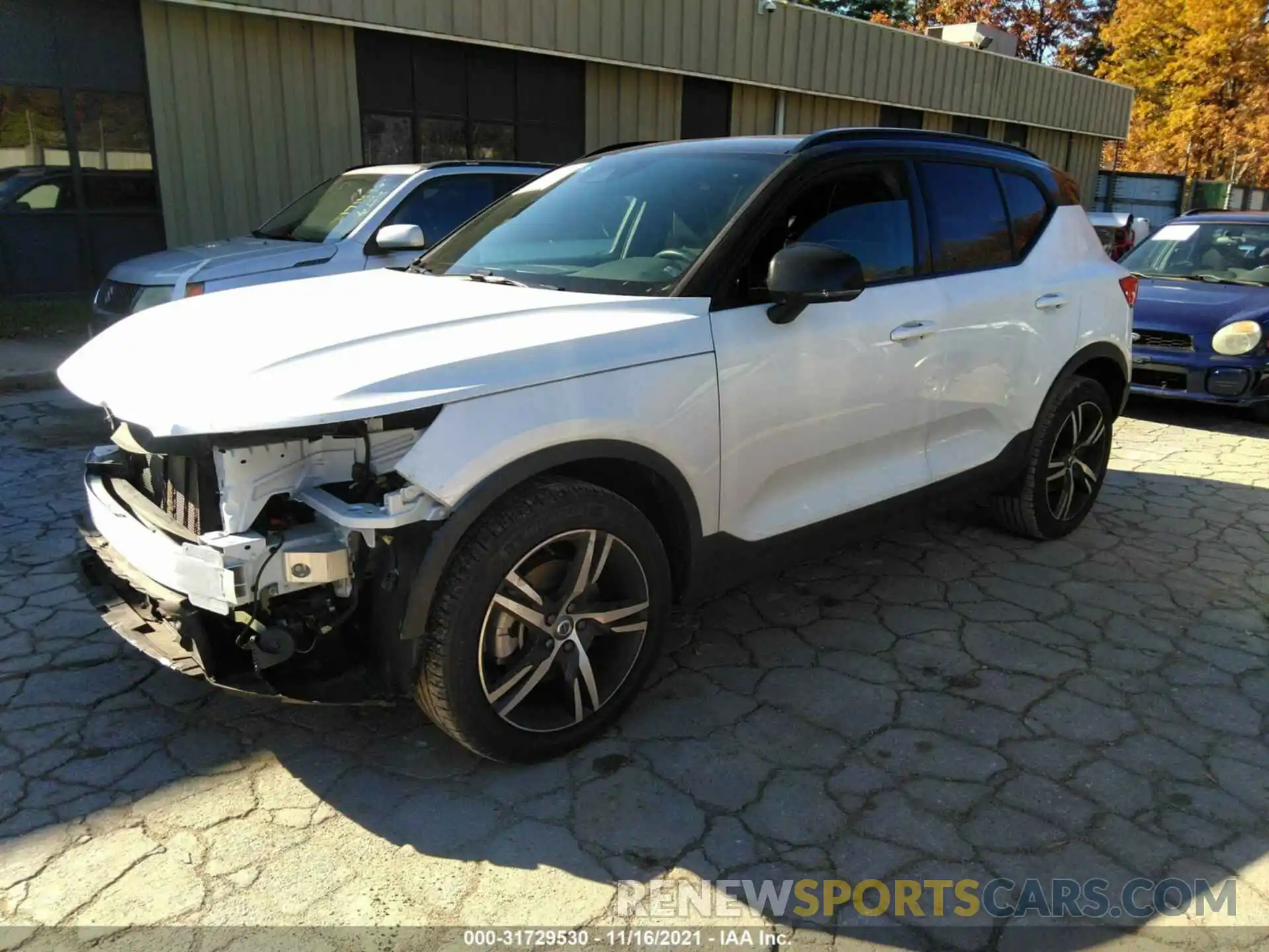 2 Photograph of a damaged car YV4162UM0L2331484 VOLVO XC40 2020