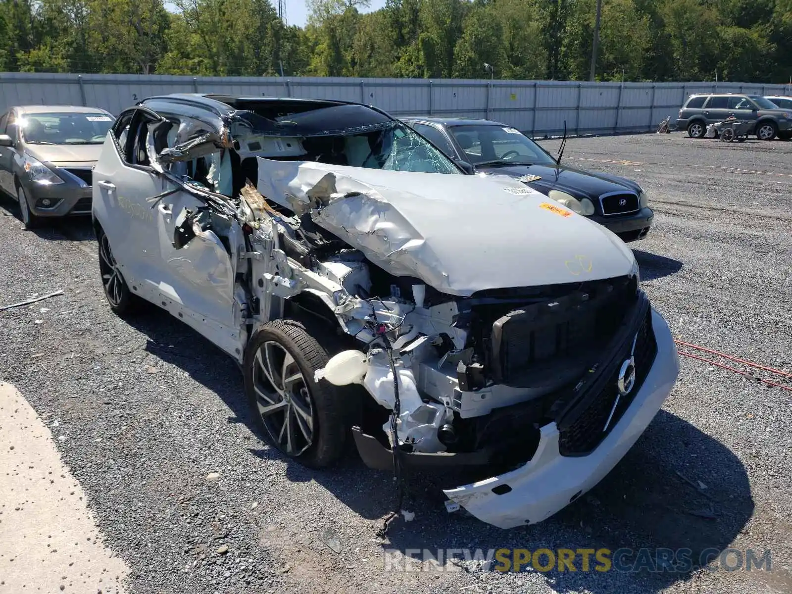 1 Photograph of a damaged car YV4162UM0L2347717 VOLVO XC40 2020