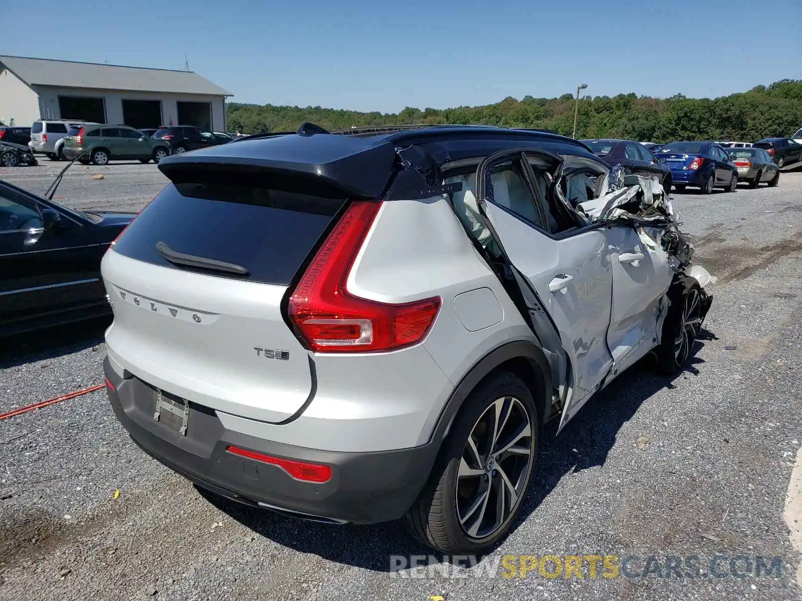 4 Photograph of a damaged car YV4162UM0L2347717 VOLVO XC40 2020