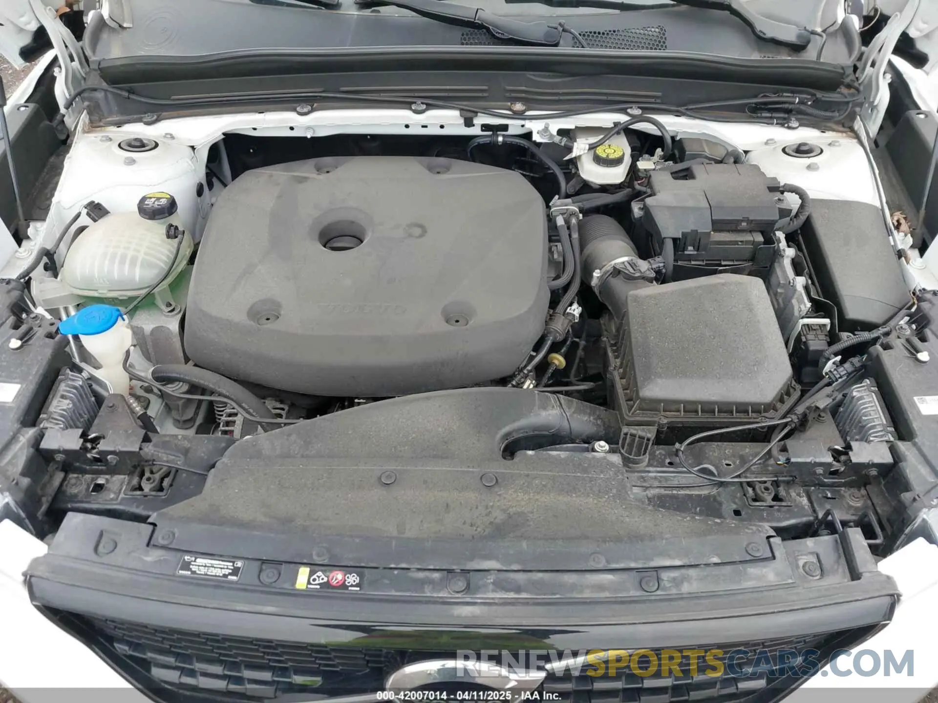 10 Photograph of a damaged car YV4162UM1L2337682 VOLVO XC40 2020