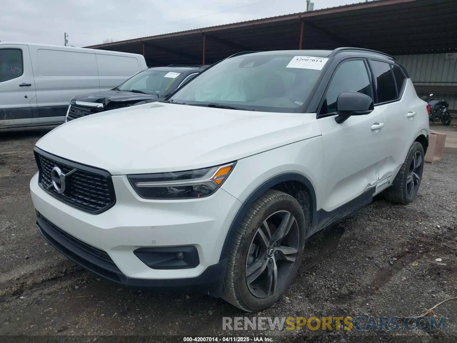2 Photograph of a damaged car YV4162UM1L2337682 VOLVO XC40 2020