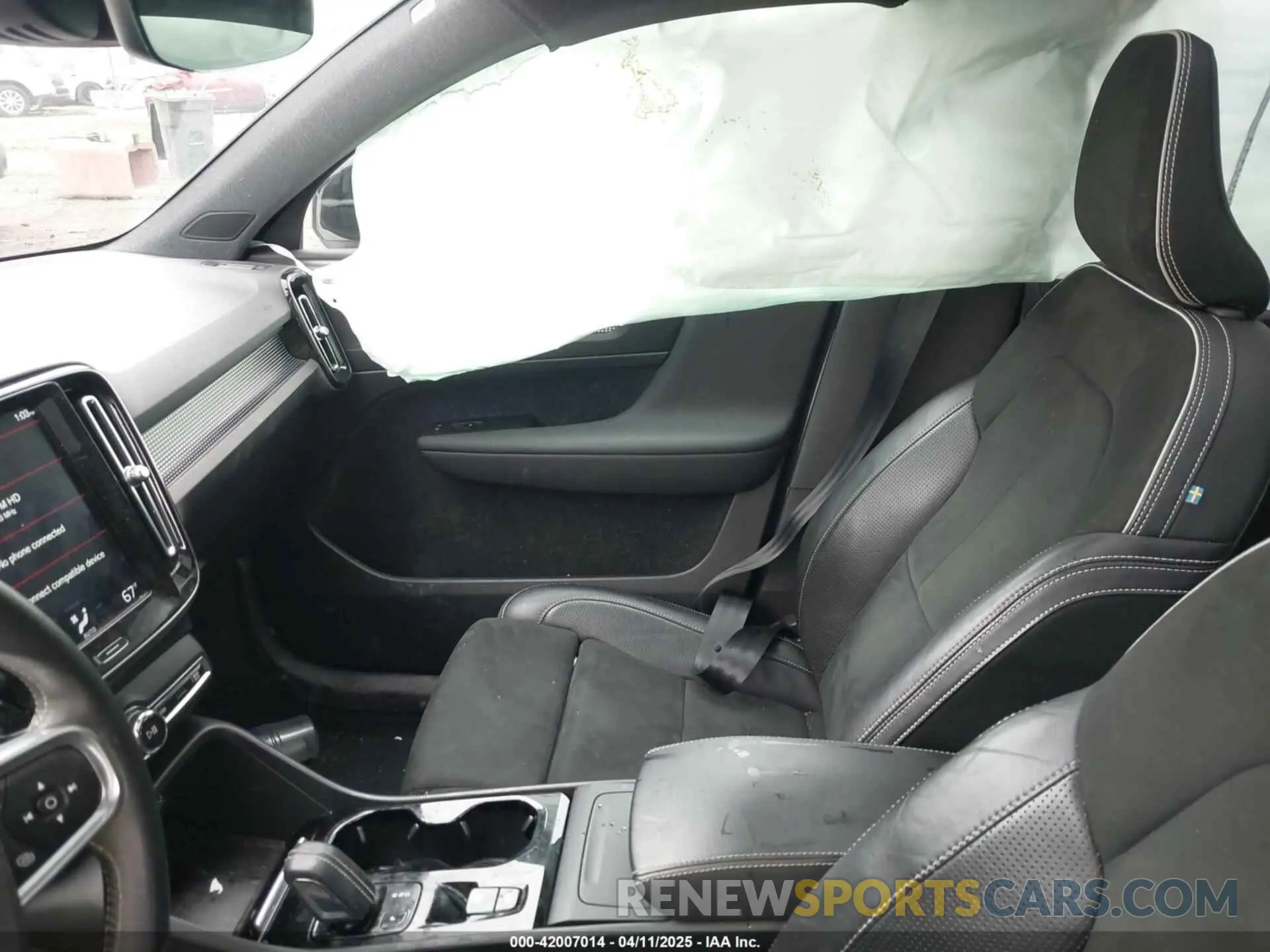 5 Photograph of a damaged car YV4162UM1L2337682 VOLVO XC40 2020