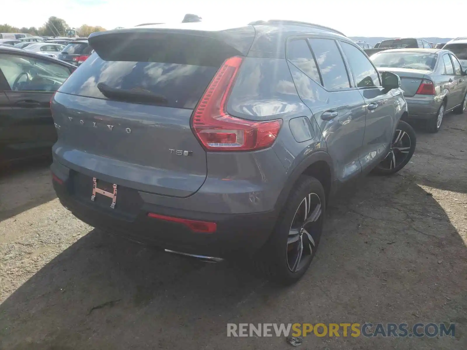 4 Photograph of a damaged car YV4162UM2L2210150 VOLVO XC40 2020