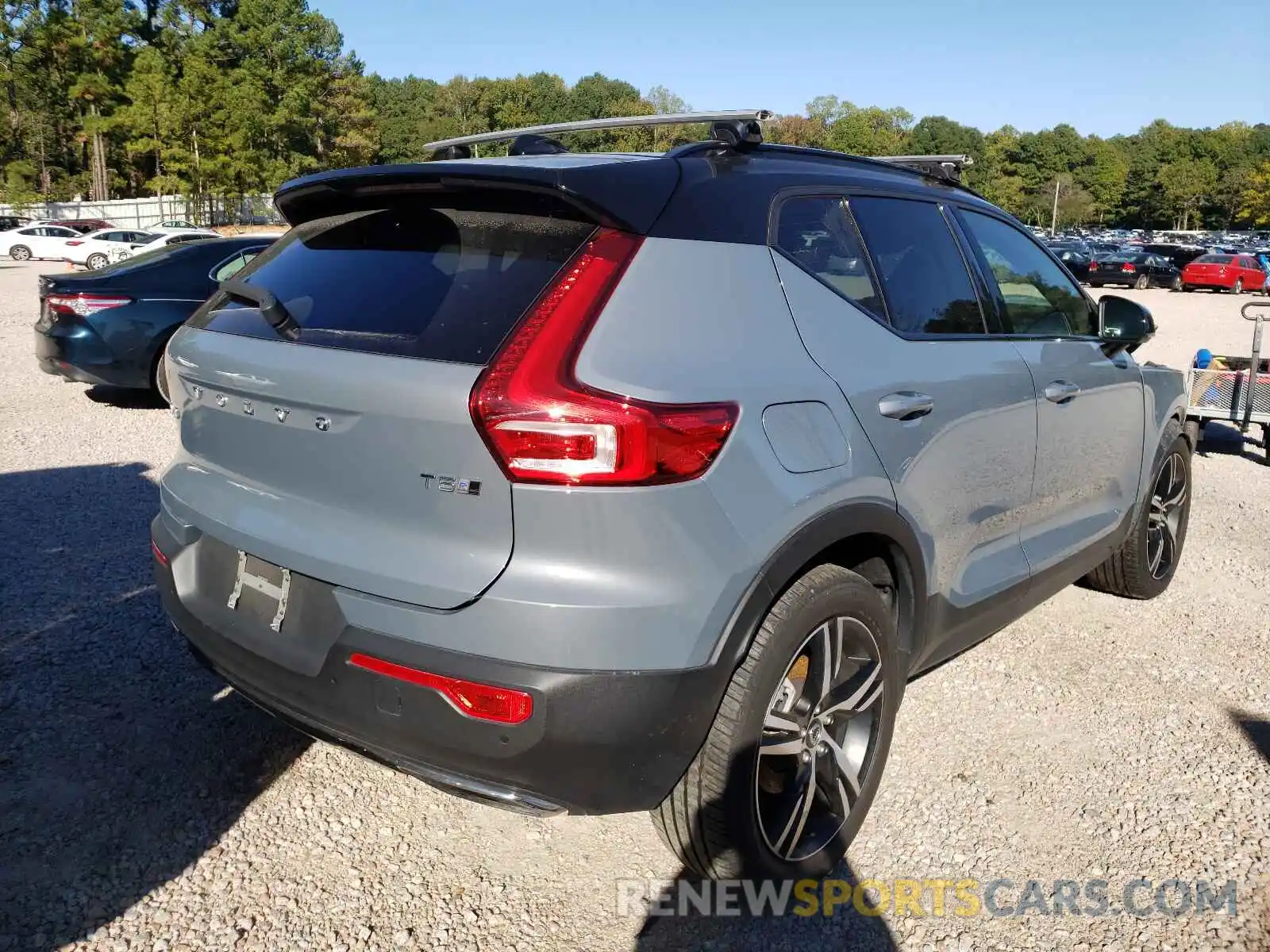 4 Photograph of a damaged car YV4162UM3L2337831 VOLVO XC40 2020