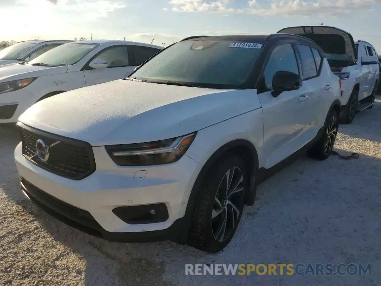 2 Photograph of a damaged car YV4162UM4L2199295 VOLVO XC40 2020