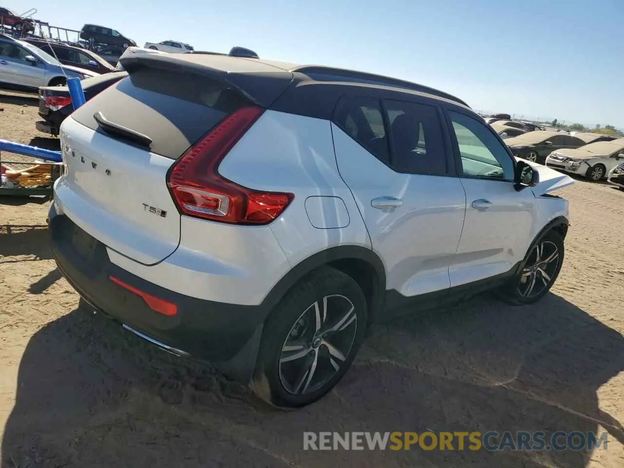 3 Photograph of a damaged car YV4162UM4L2329902 VOLVO XC40 2020