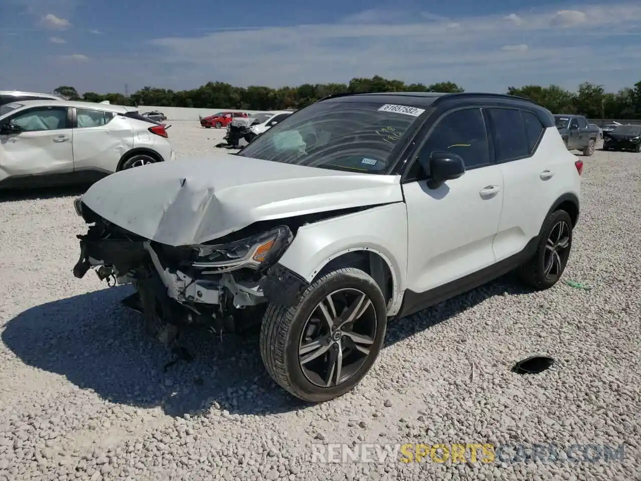 2 Photograph of a damaged car YV4162UM5L2198186 VOLVO XC40 2020