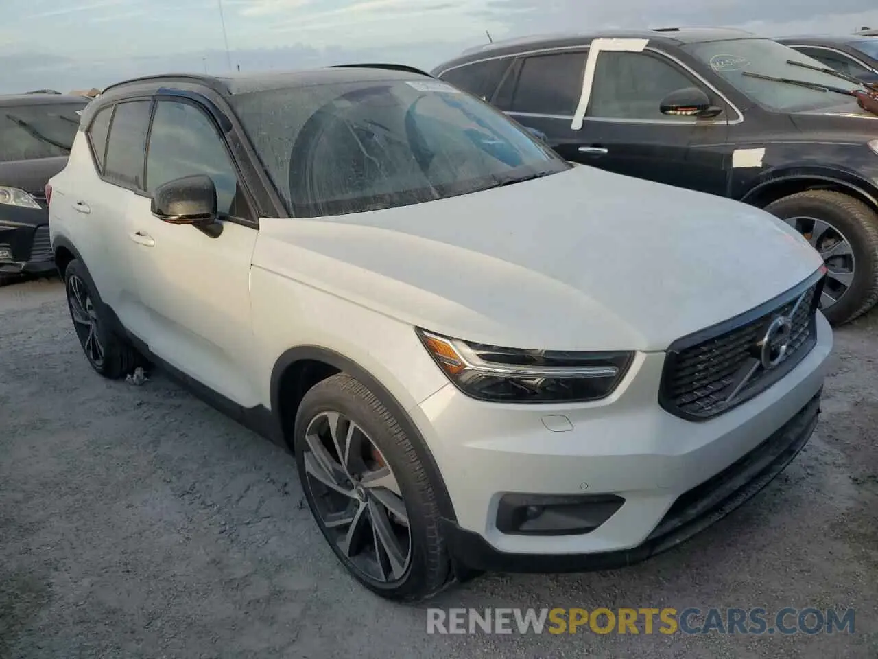 4 Photograph of a damaged car YV4162UM5L2250139 VOLVO XC40 2020