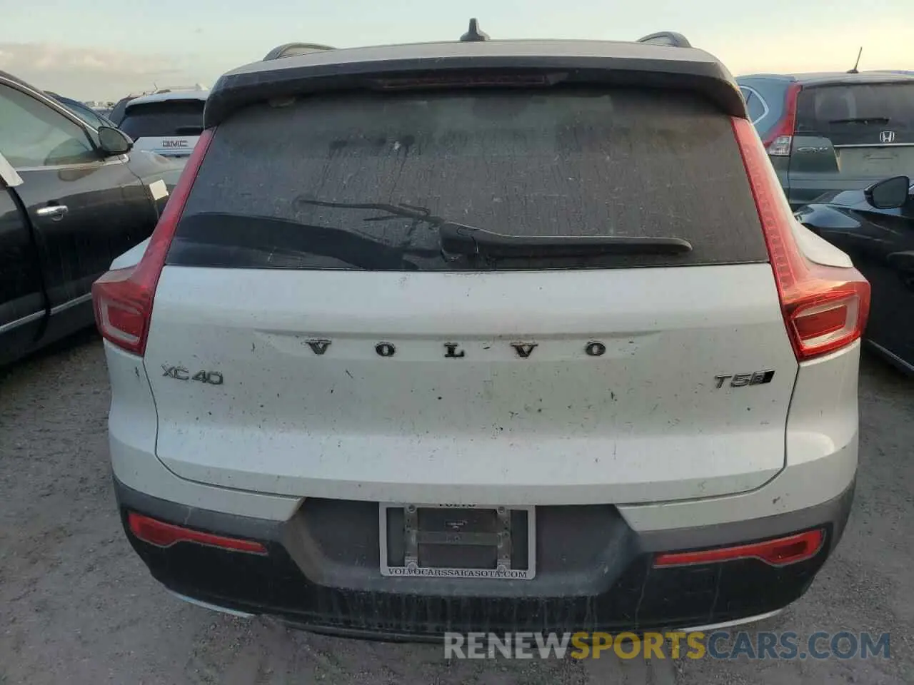 6 Photograph of a damaged car YV4162UM5L2250139 VOLVO XC40 2020