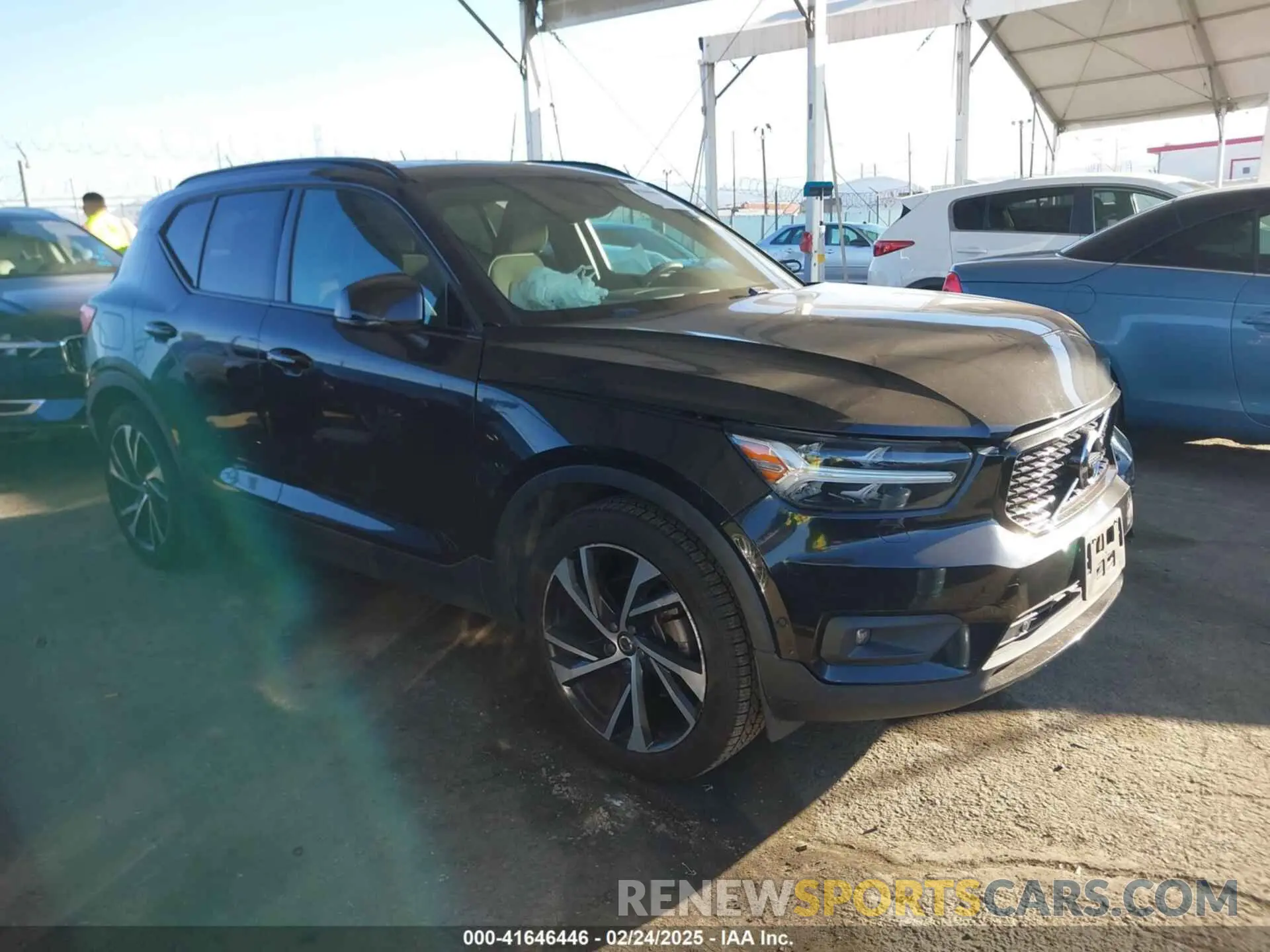 1 Photograph of a damaged car YV4162UM6L2224973 VOLVO XC40 2020