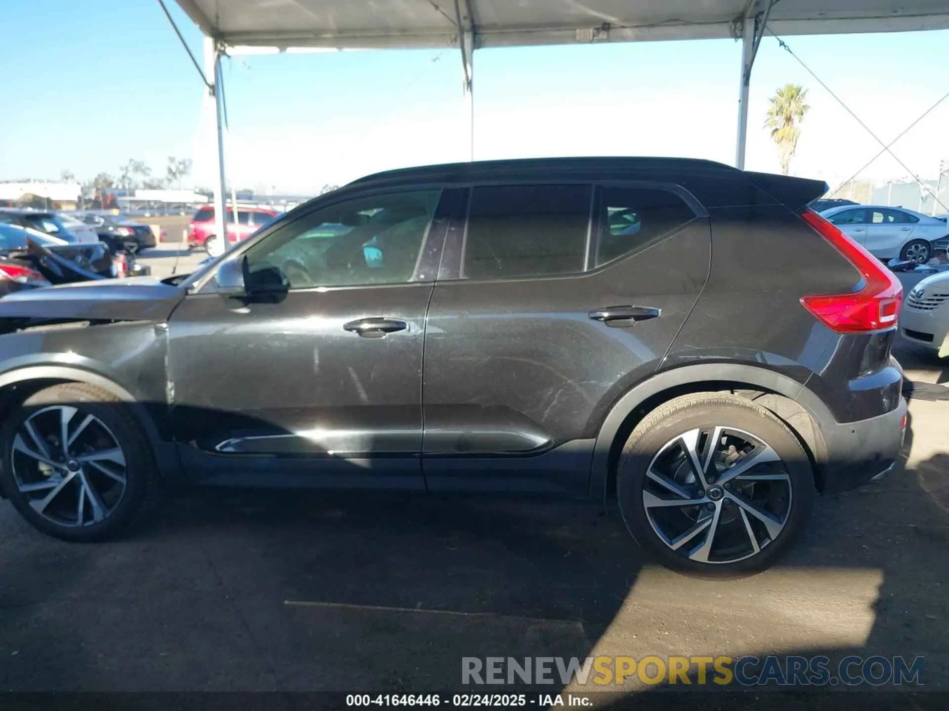 14 Photograph of a damaged car YV4162UM6L2224973 VOLVO XC40 2020