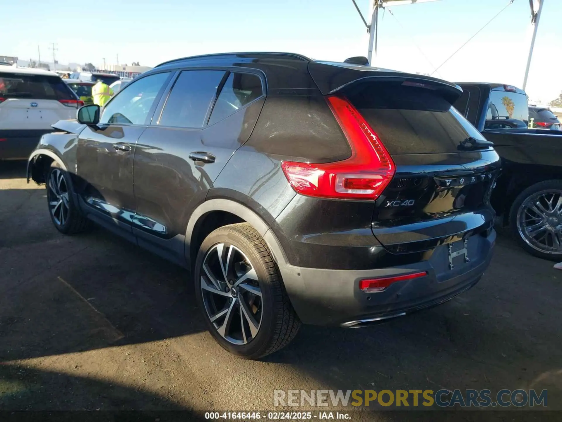 3 Photograph of a damaged car YV4162UM6L2224973 VOLVO XC40 2020