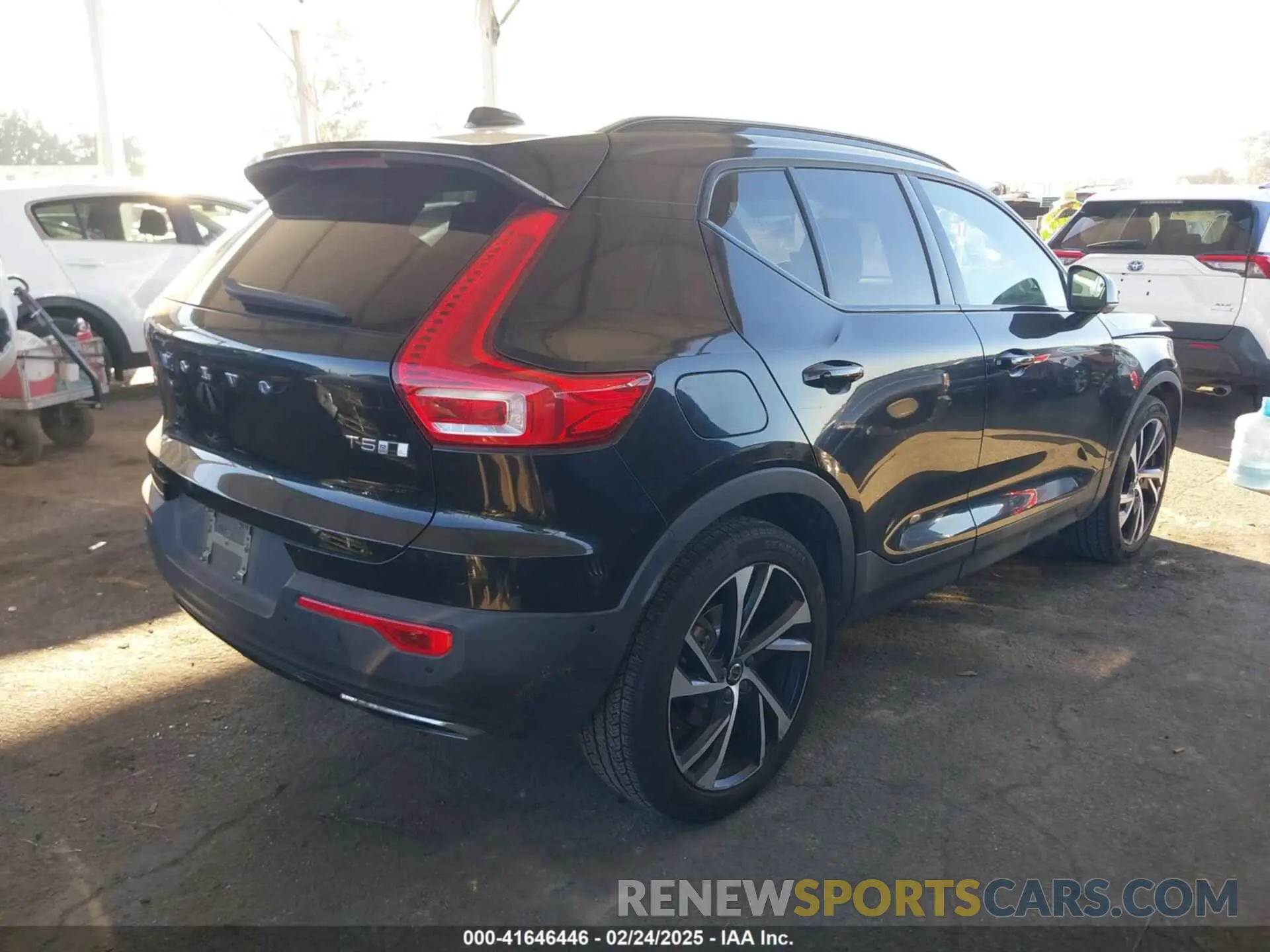 4 Photograph of a damaged car YV4162UM6L2224973 VOLVO XC40 2020
