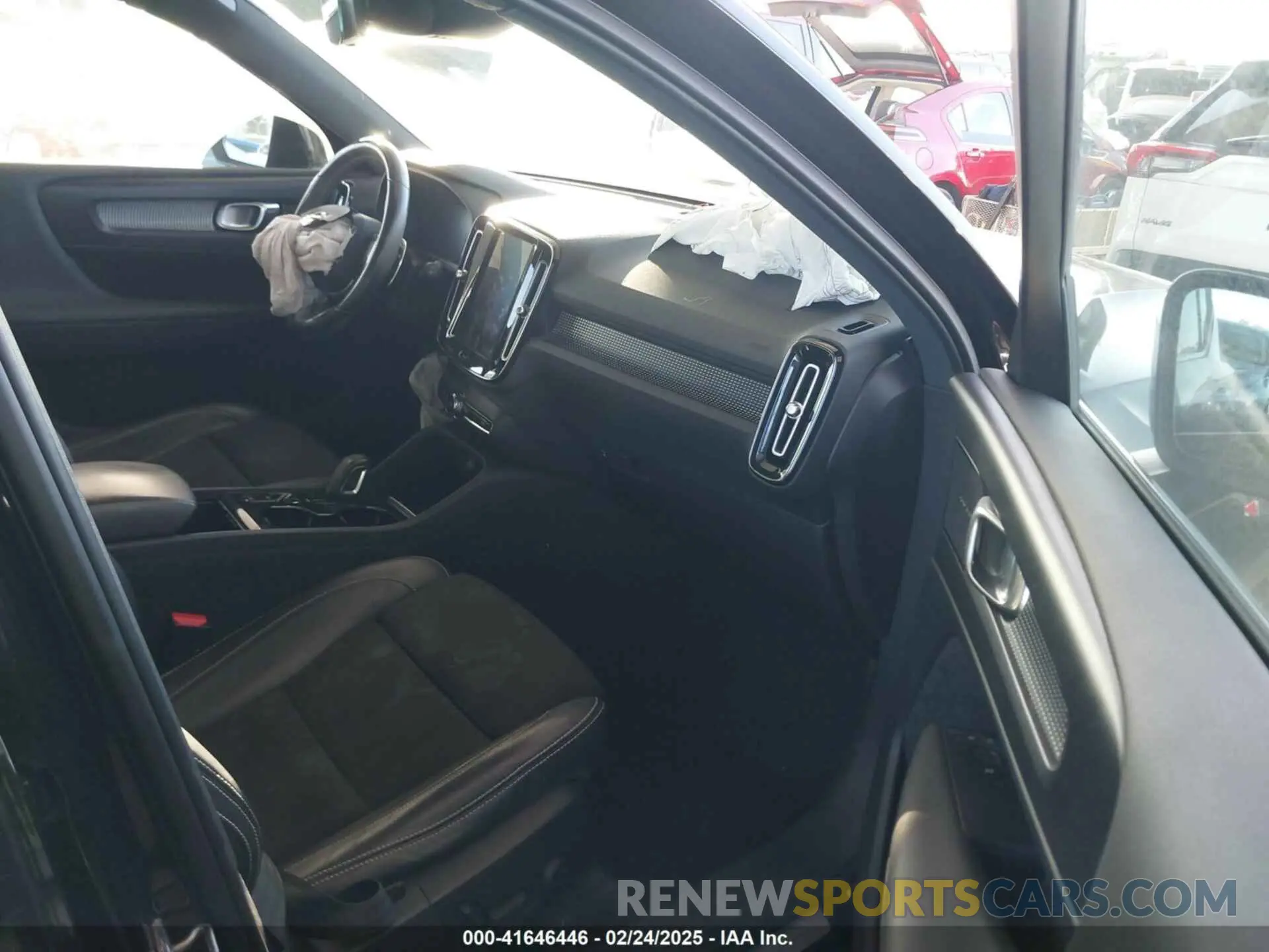 5 Photograph of a damaged car YV4162UM6L2224973 VOLVO XC40 2020