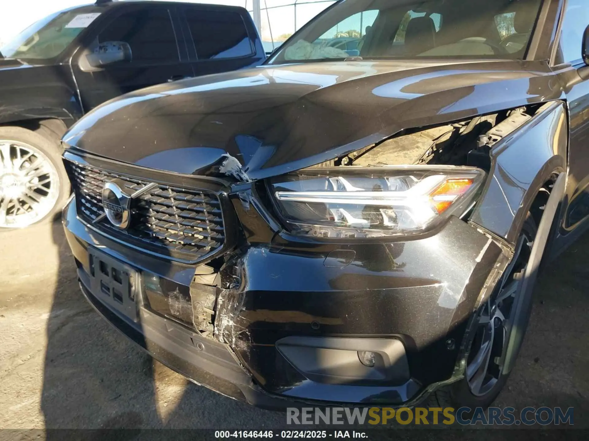 6 Photograph of a damaged car YV4162UM6L2224973 VOLVO XC40 2020