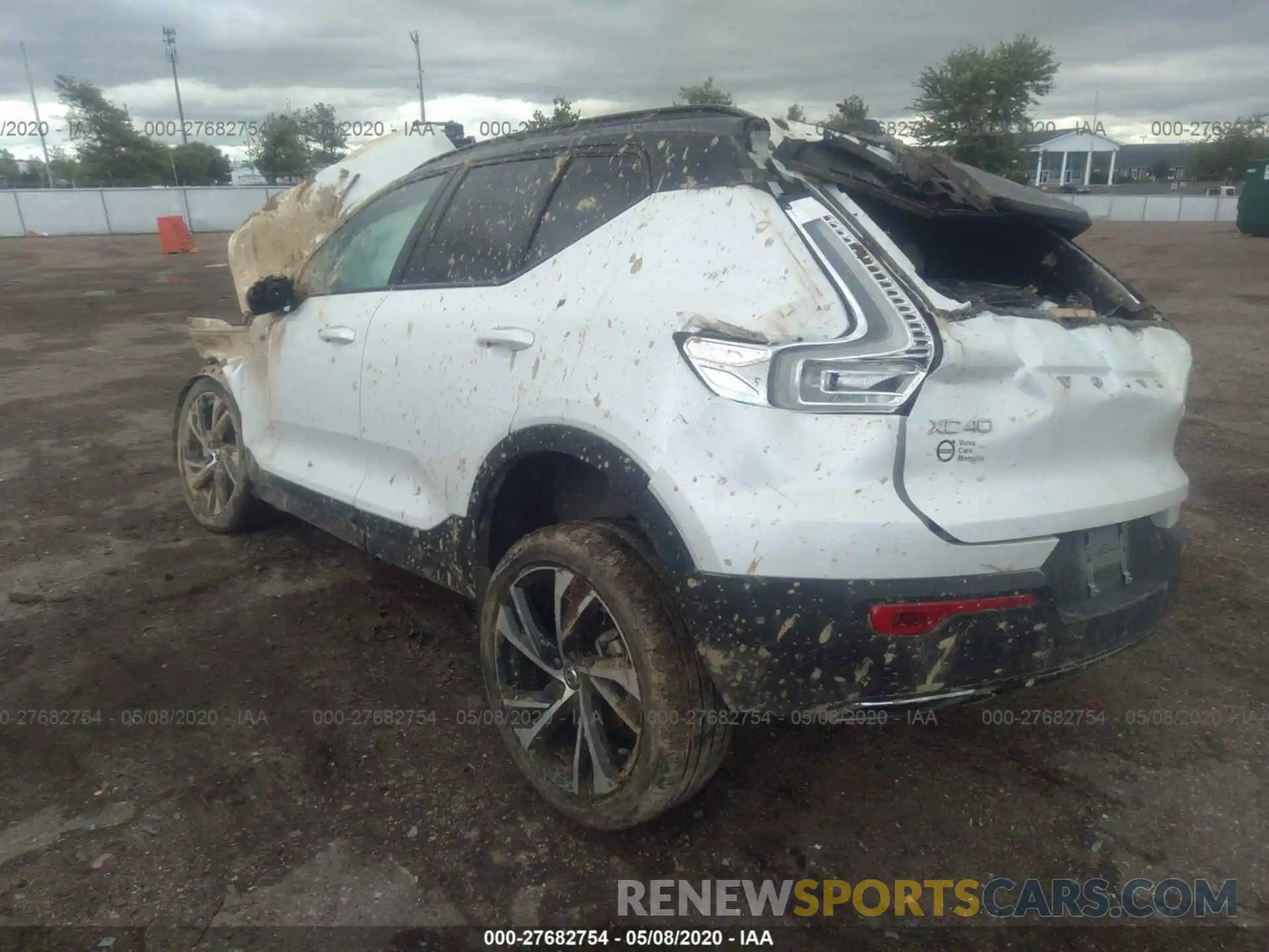 3 Photograph of a damaged car YV4162UM7L2237585 VOLVO XC40 2020