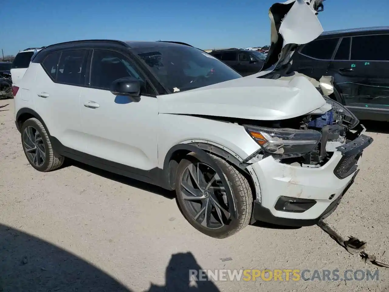 4 Photograph of a damaged car YV4162UM7L2310177 VOLVO XC40 2020