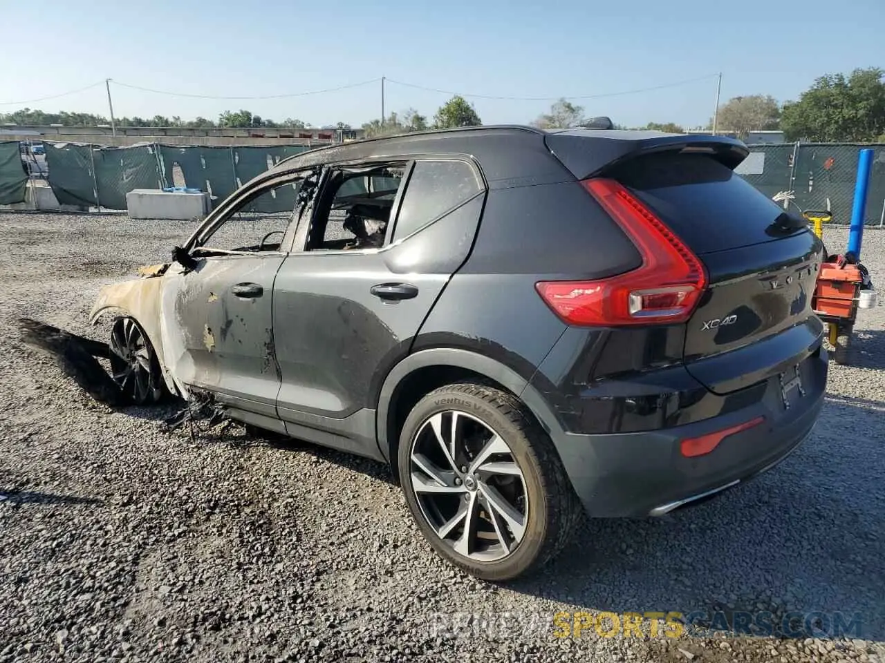 2 Photograph of a damaged car YV4162UM8L2184542 VOLVO XC40 2020