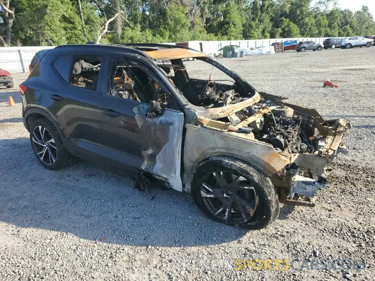 4 Photograph of a damaged car YV4162UM8L2184542 VOLVO XC40 2020
