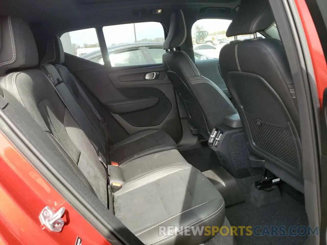 11 Photograph of a damaged car YV4162UM8L2187070 VOLVO XC40 2020