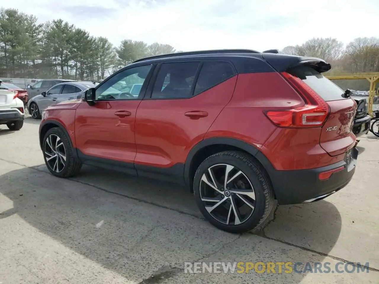 2 Photograph of a damaged car YV4162UM8L2187070 VOLVO XC40 2020
