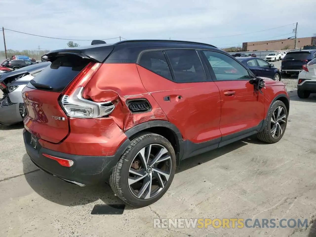 3 Photograph of a damaged car YV4162UM8L2187070 VOLVO XC40 2020